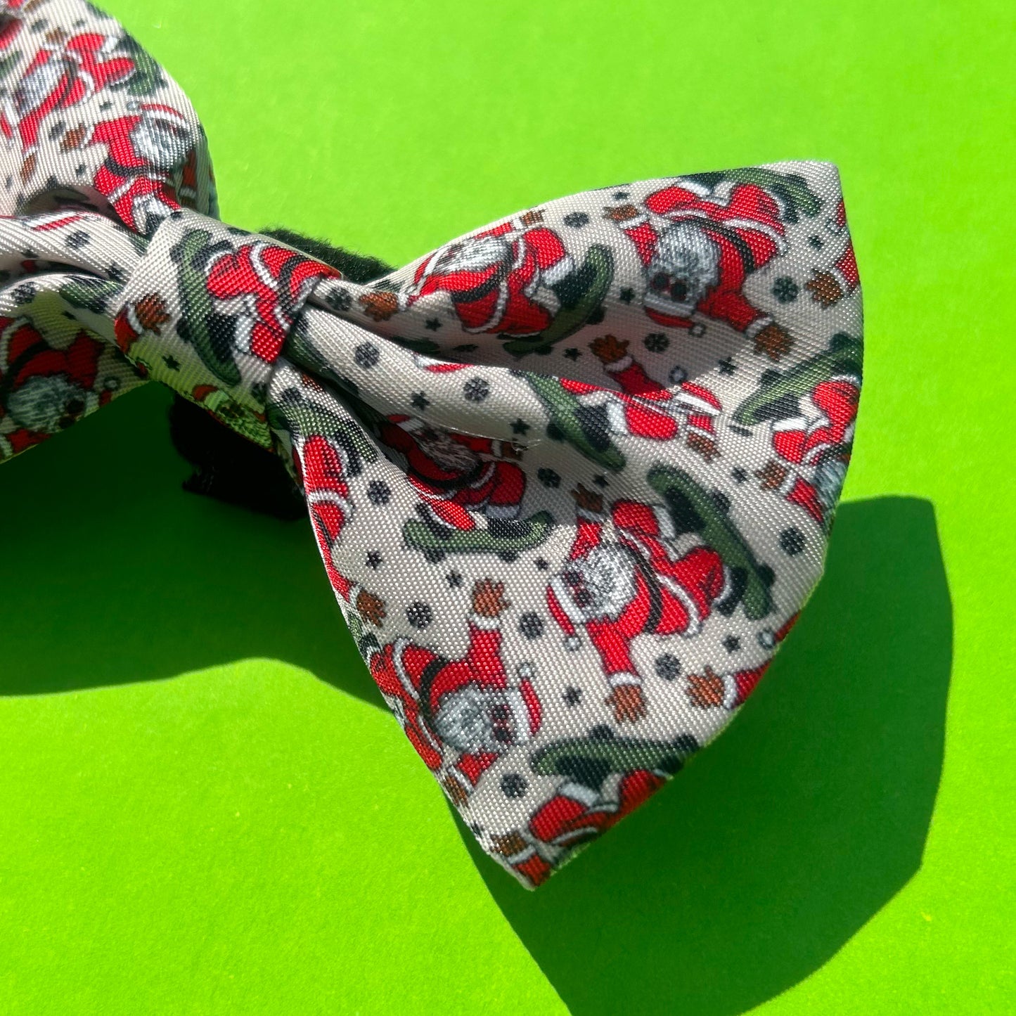 Skatin' Santa: Bow Tie
